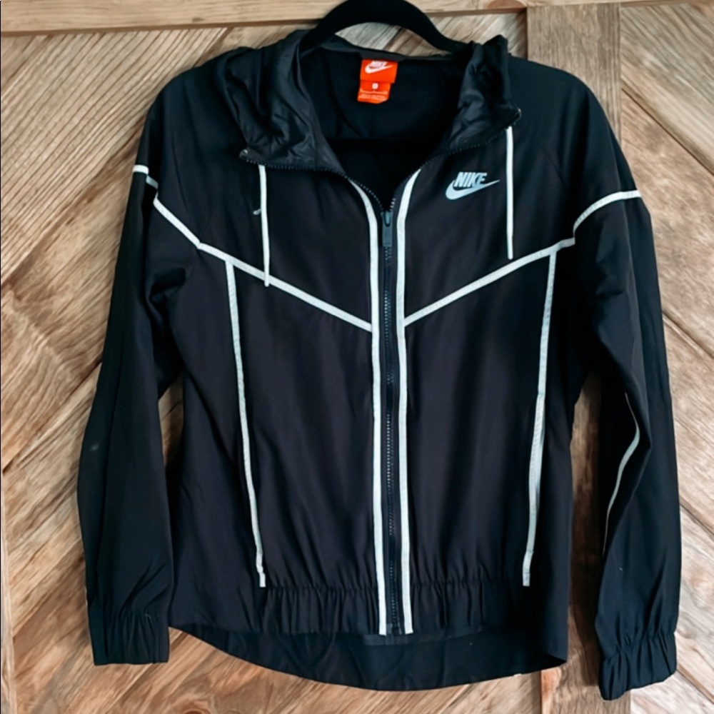 Like new Nike lightweight jacket full zip size S